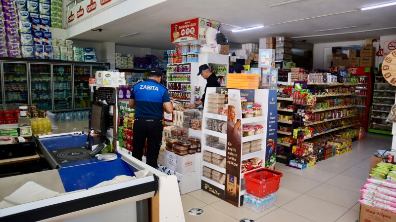 Terme’de Güvenli Gıda İçin Zabıta Ekipleri Marketleri Denetledi